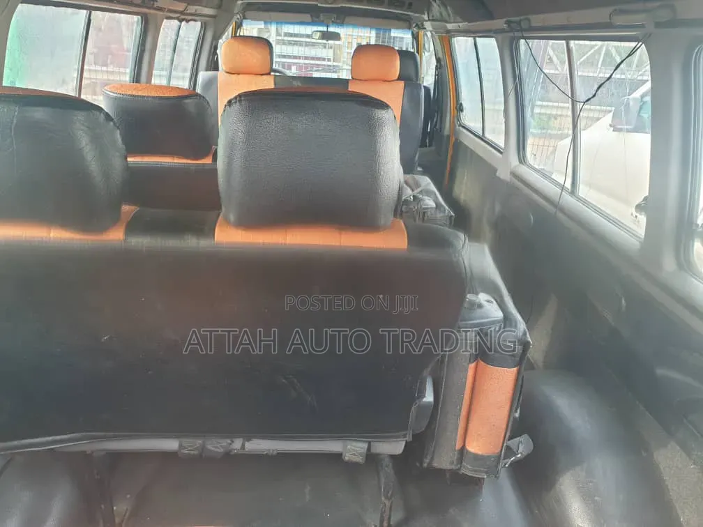 Hyundai H-100 2000 Yellow