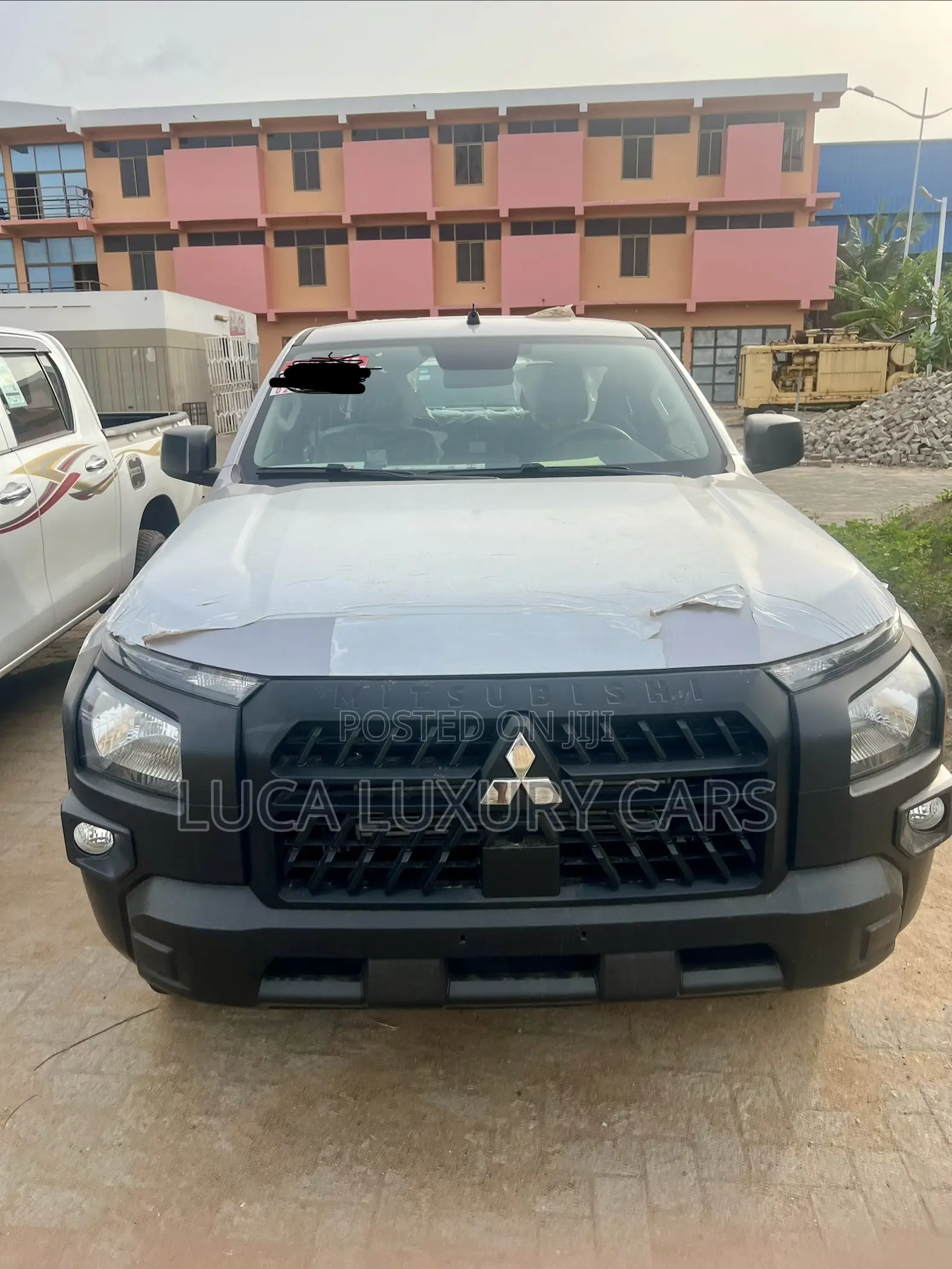 New Mitsubishi L200 2025 Gray