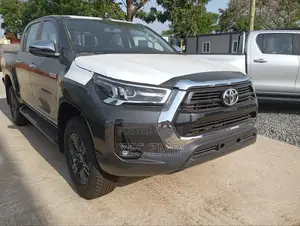 New Toyota Hilux 2025 Gray