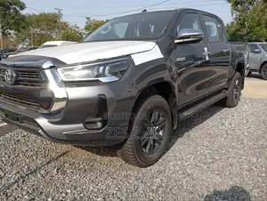 New Toyota Hilux 2025 Gray