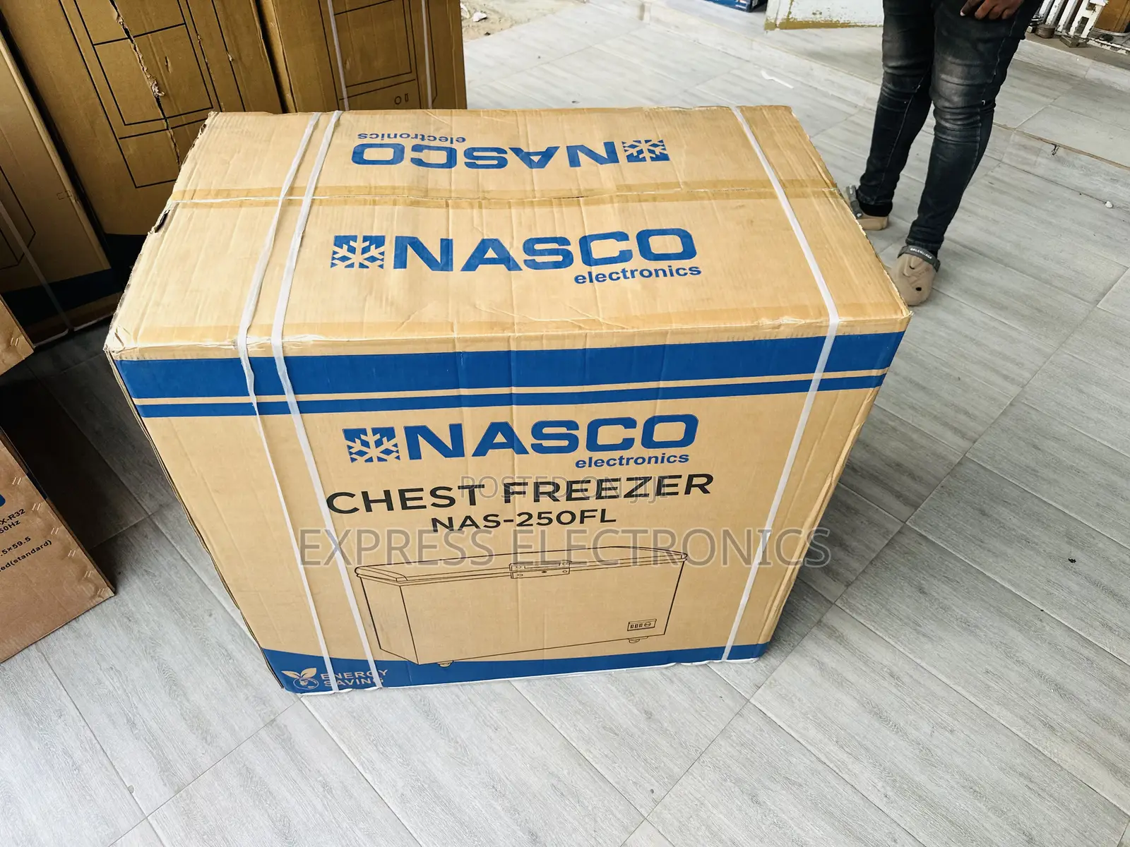 Grab the New 200l Chest Single Door Freezer Nasco 