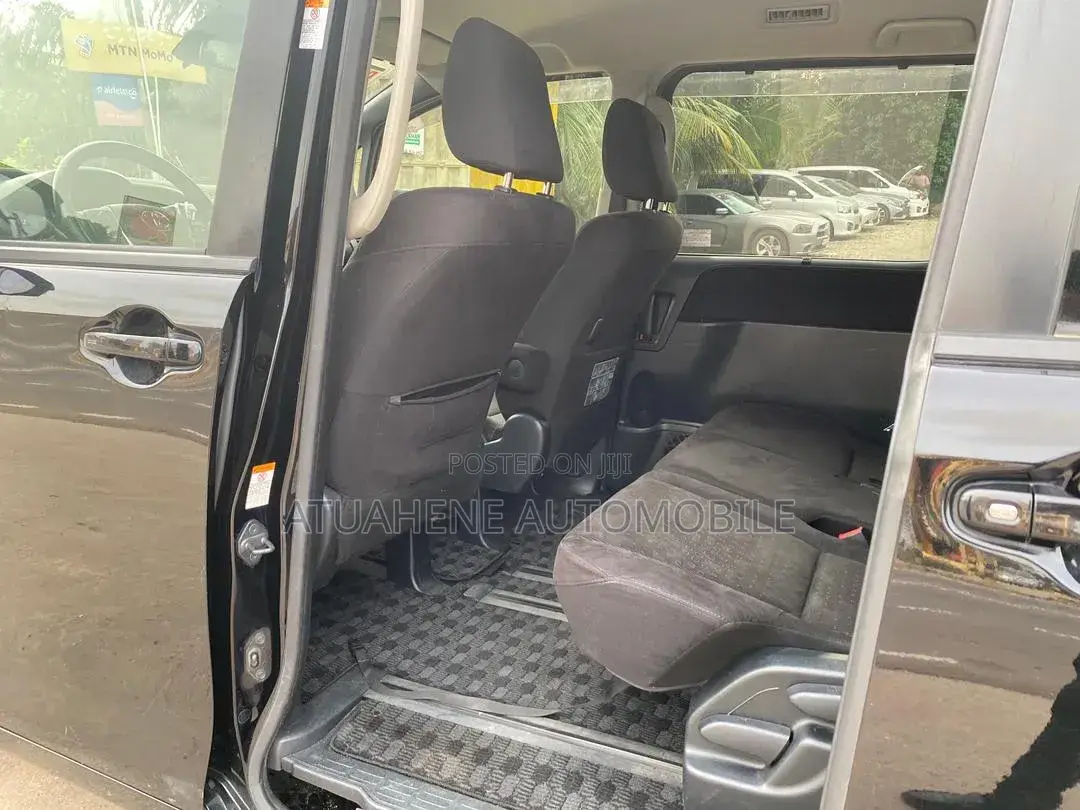 Toyota Voxy 2016 Black