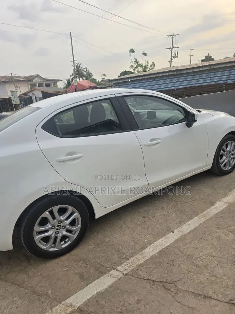 Toyota Yaris 2018 White