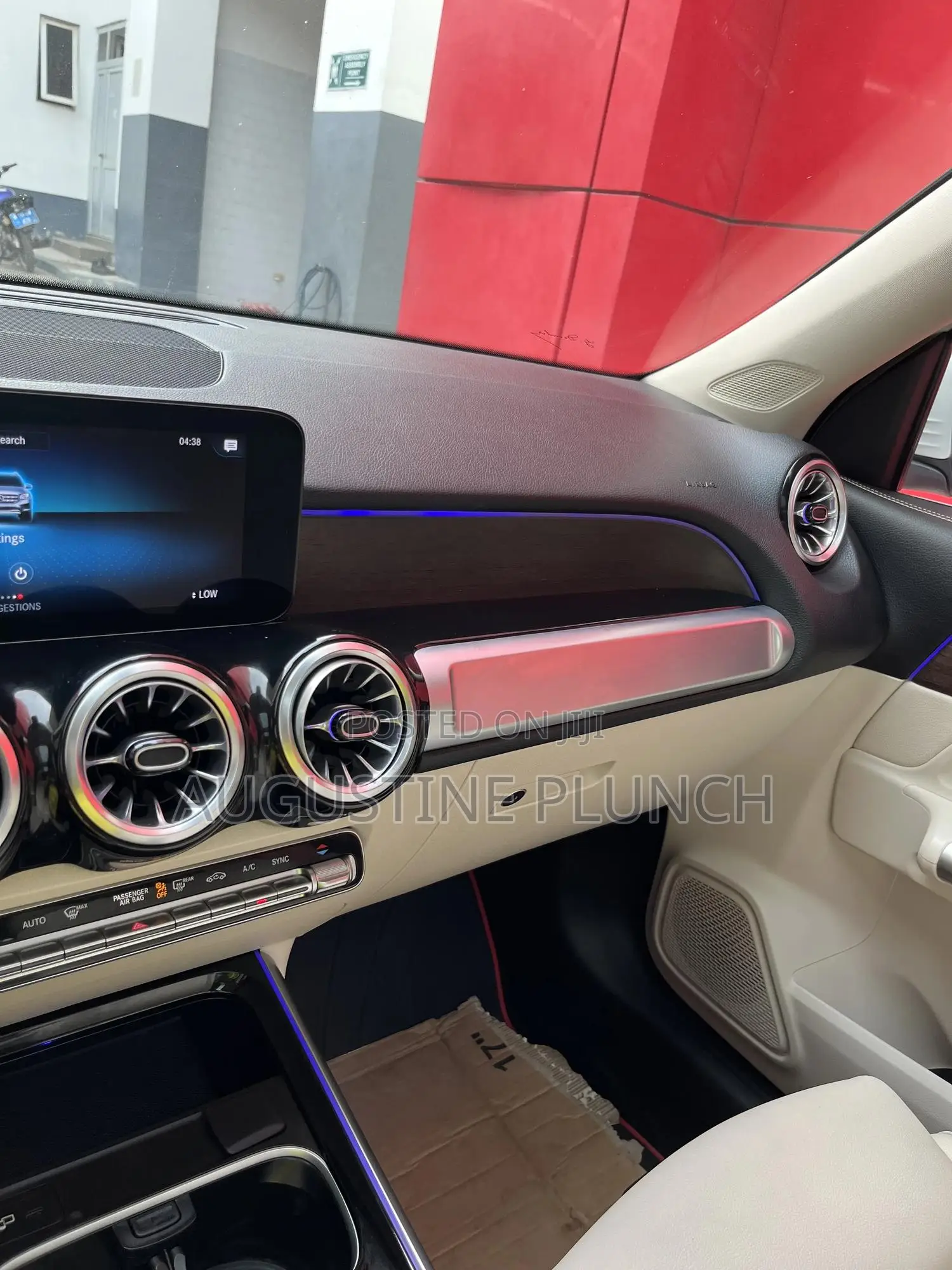 Mercedes-Benz GLB-Class 2023 White