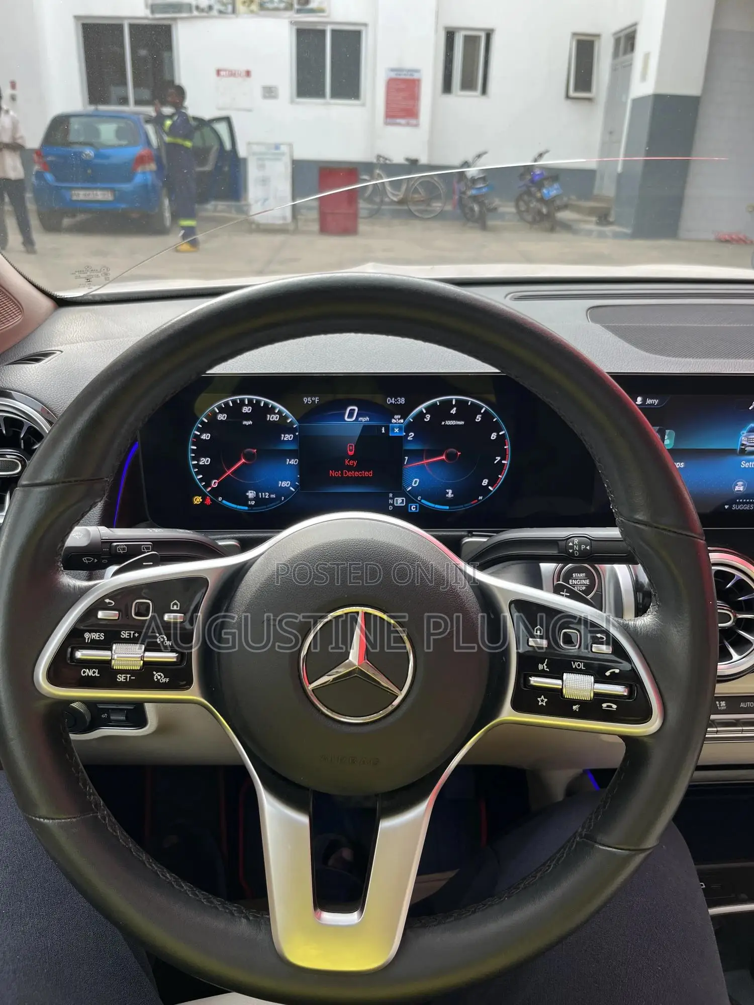 Mercedes-Benz GLB-Class 2023 White