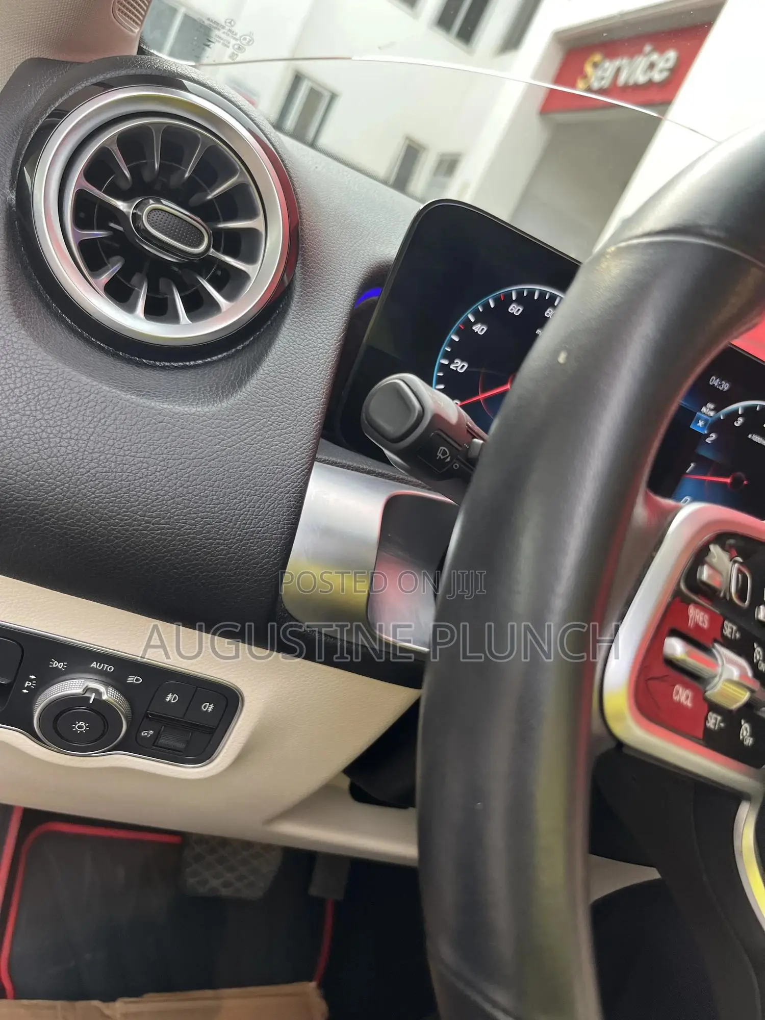 Mercedes-Benz GLB-Class 2023 White