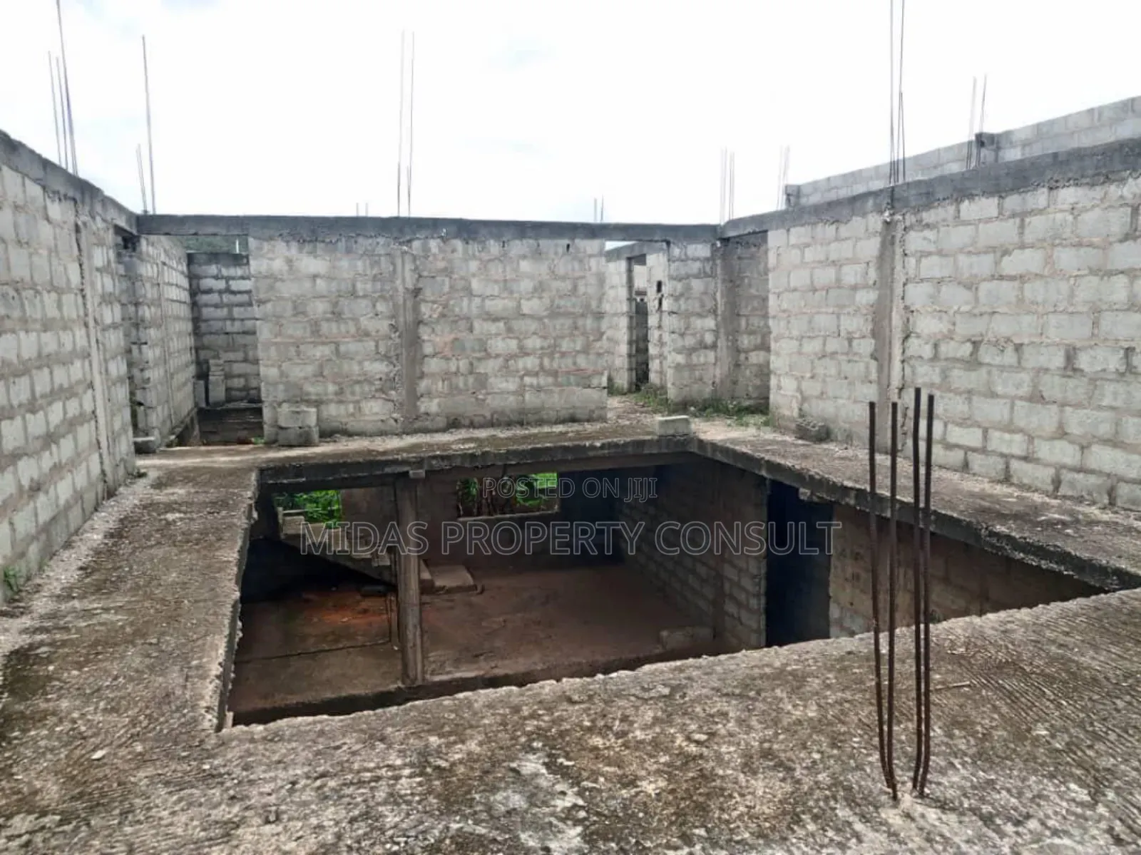 6bdrm House in Municipal Assembly, Pentecost for sale