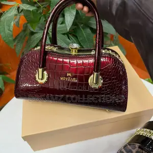 Crocodile Texture Gemstone Clasp Handbag