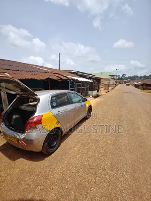 Toyota Vitz 1.3 FWD 5dr 2010 Gray