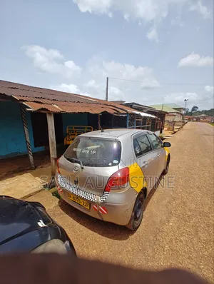 Toyota Vitz 1.3 FWD 5dr 2010 Gray