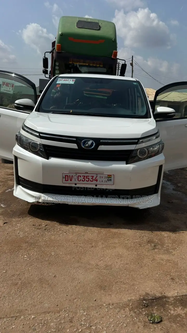 Toyota Voxy 2015 White