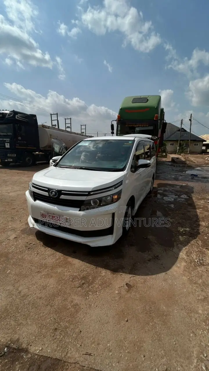 Toyota Voxy 2015 White