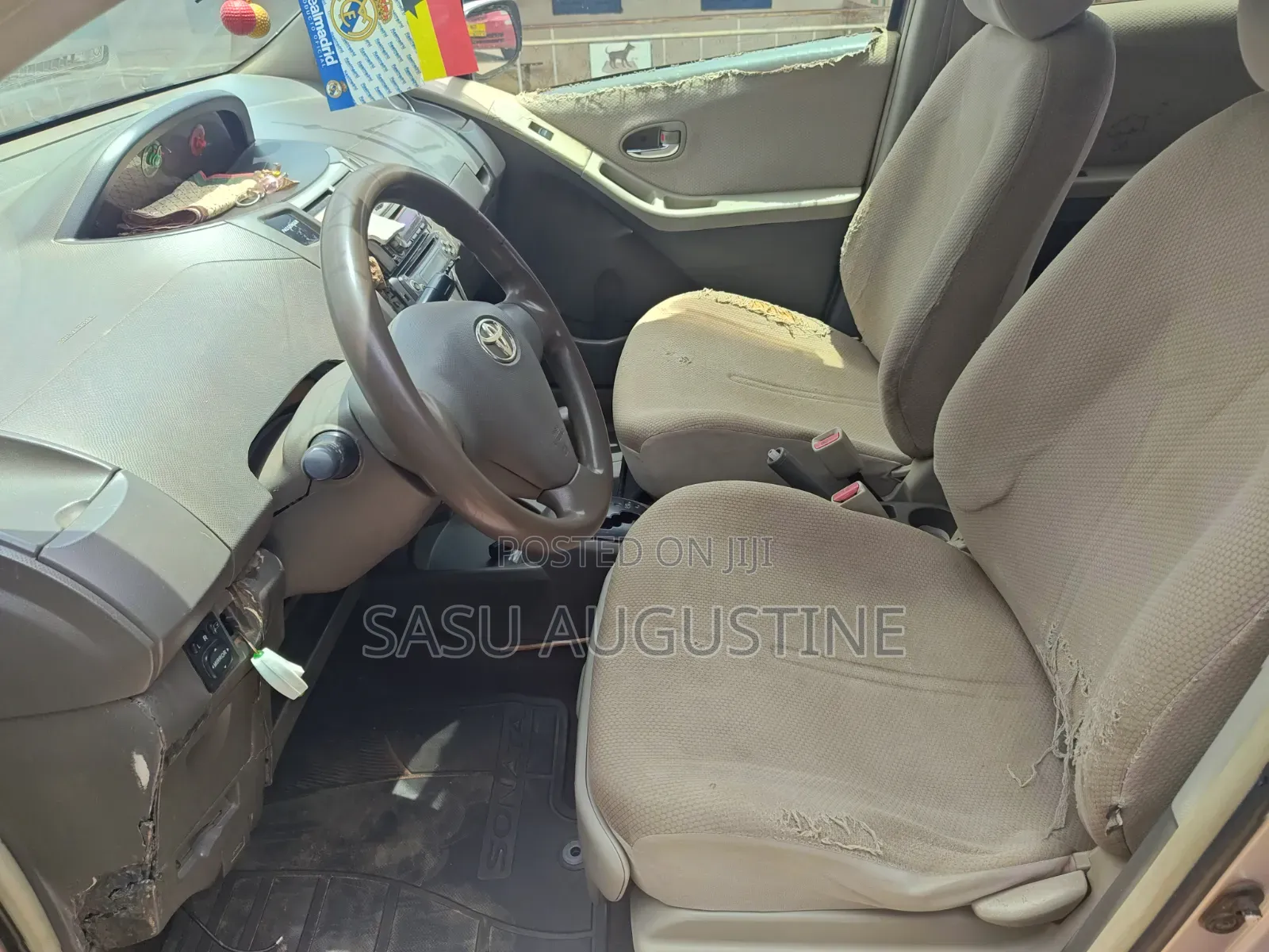 Toyota Vitz 1.3 FWD 5dr 2010 Gray