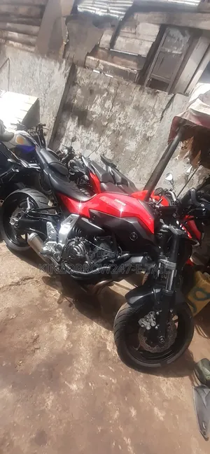 Yamaha FZ6 2021 Red