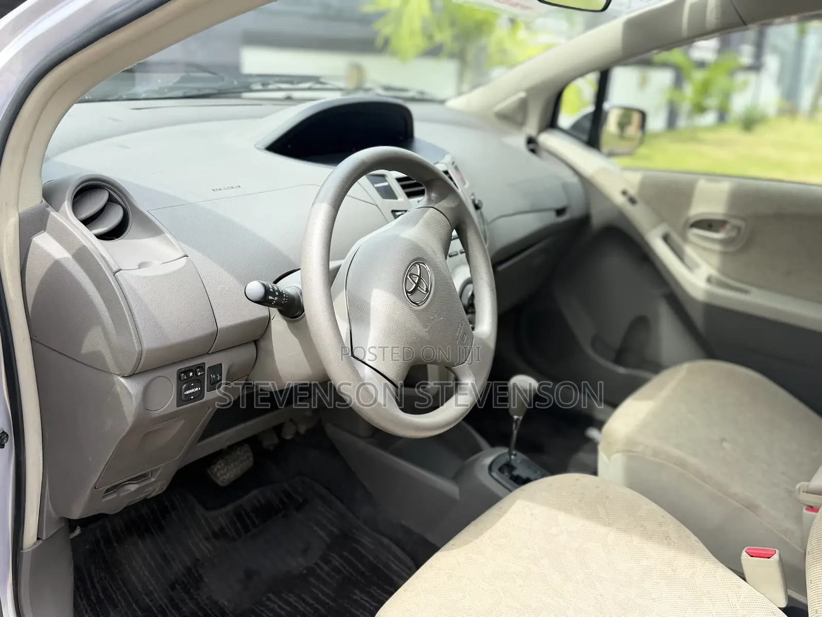 Toyota Vitz 1.3 AWD 5dr 2012 Silver