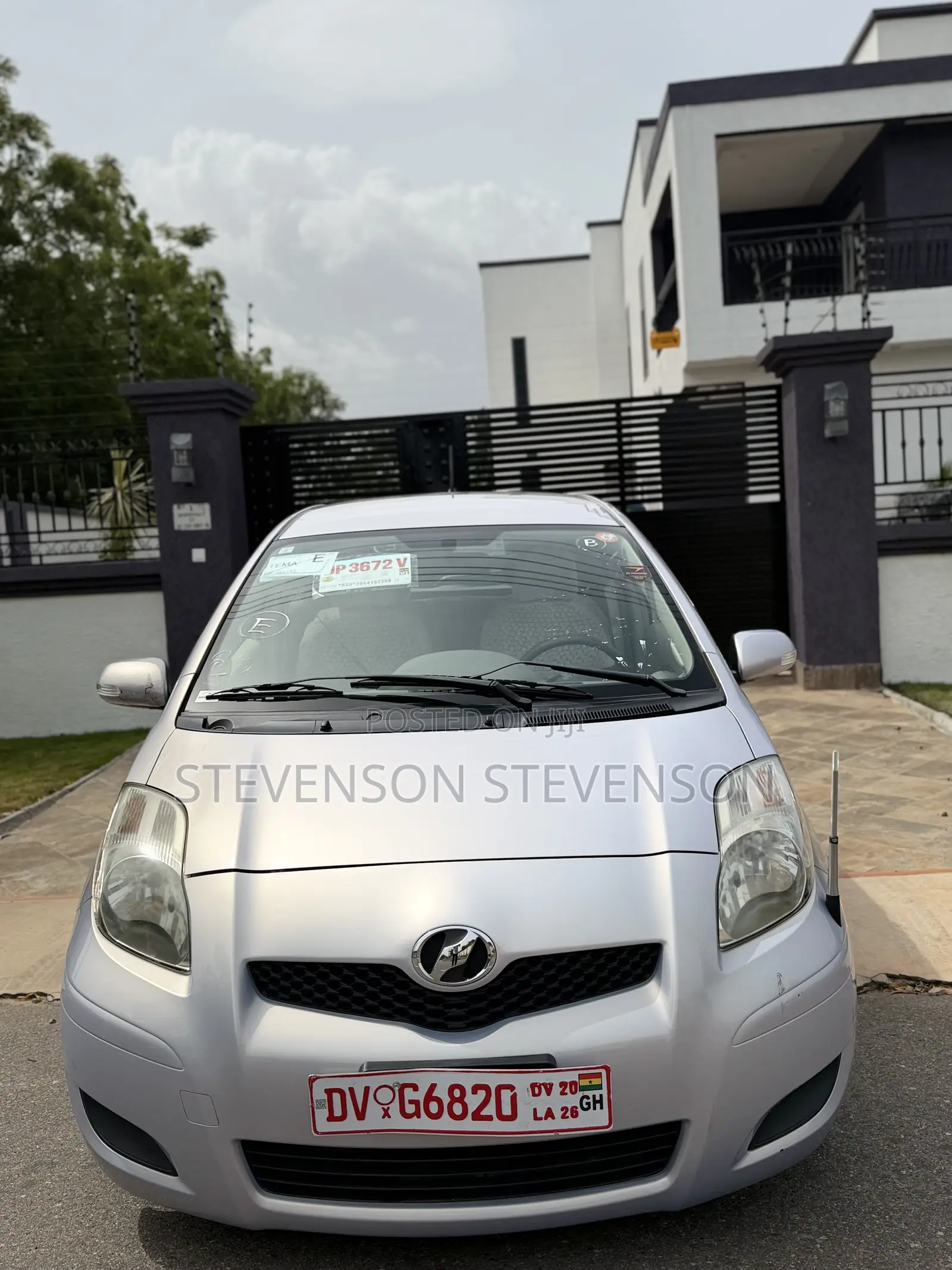 Toyota Vitz 1.3 AWD 5dr 2012 Silver