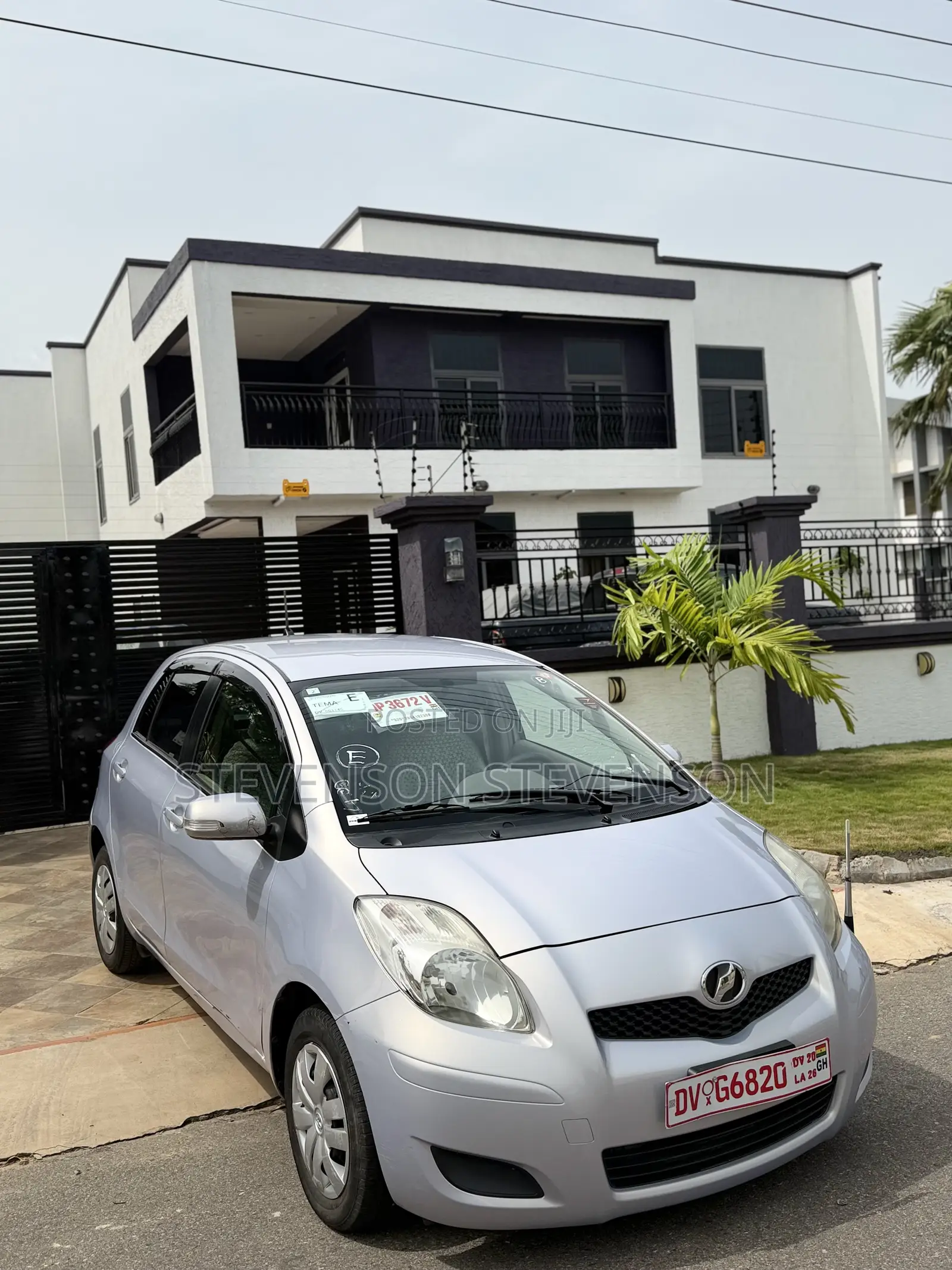 Toyota Vitz 1.3 AWD 5dr 2012 Silver