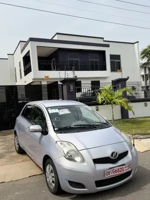 Toyota Vitz 1.3 AWD 5dr 2012 Silver