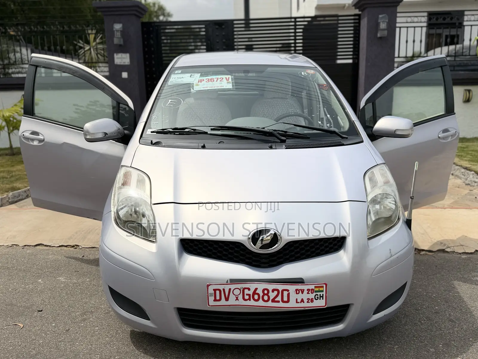 Toyota Vitz 1.3 AWD 5dr 2012 Silver