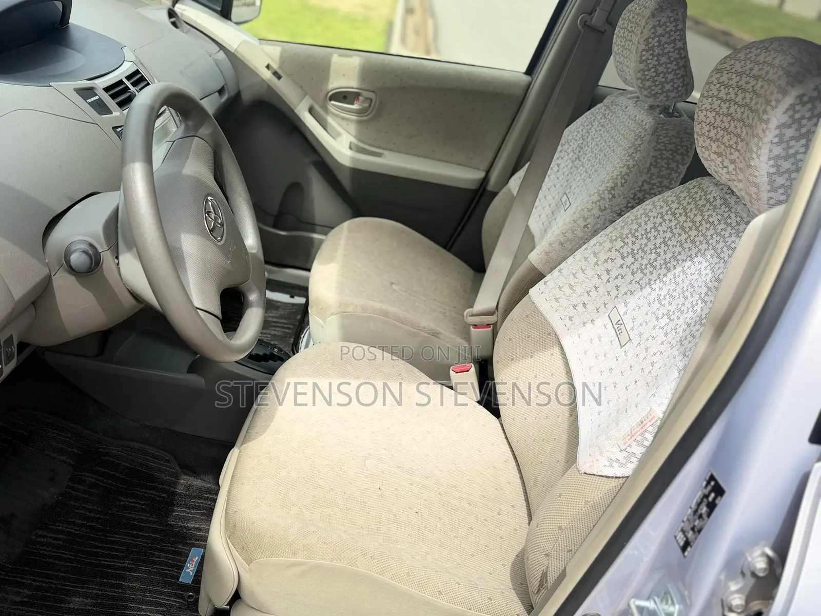Toyota Vitz 1.3 AWD 5dr 2012 Silver