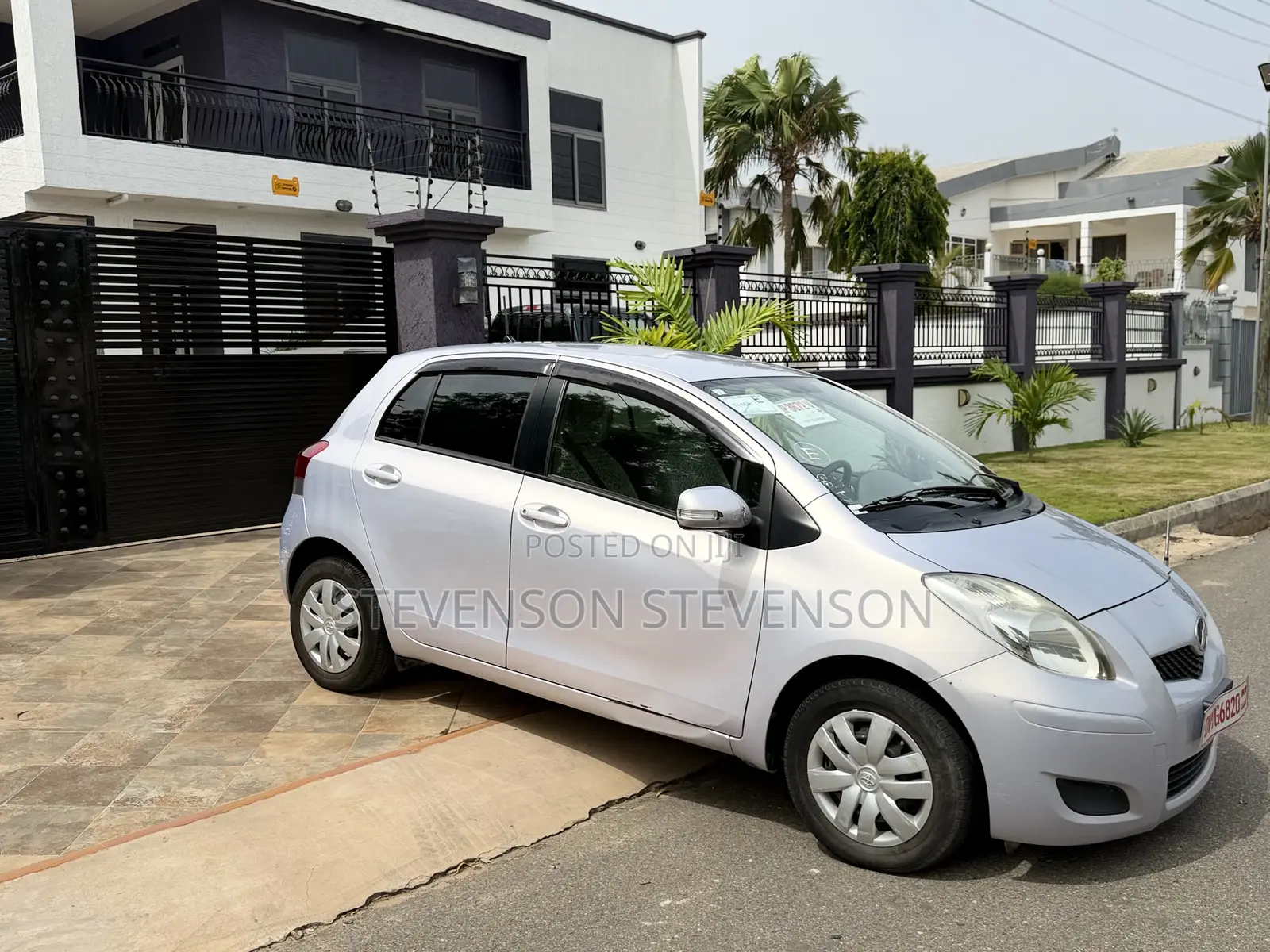Toyota Vitz 1.3 AWD 5dr 2012 Silver