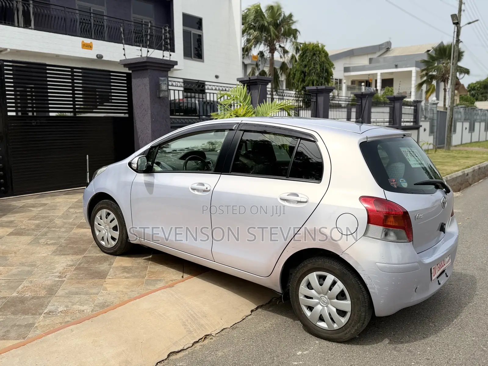 Toyota Vitz 1.3 AWD 5dr 2012 Silver