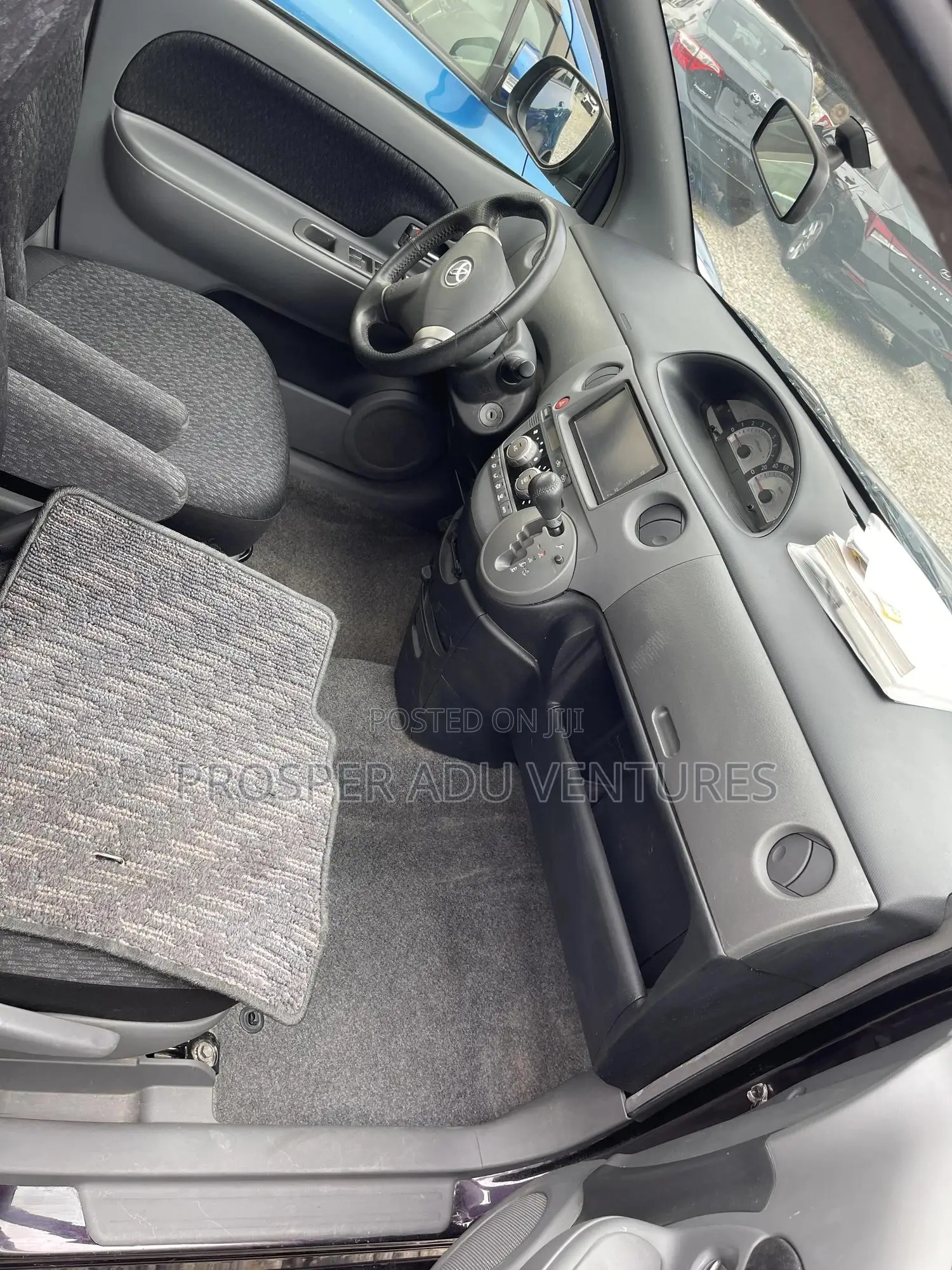 Toyota Sienta 1.5 FWD 2013