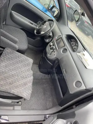 Toyota Sienta 1.5 FWD 2013