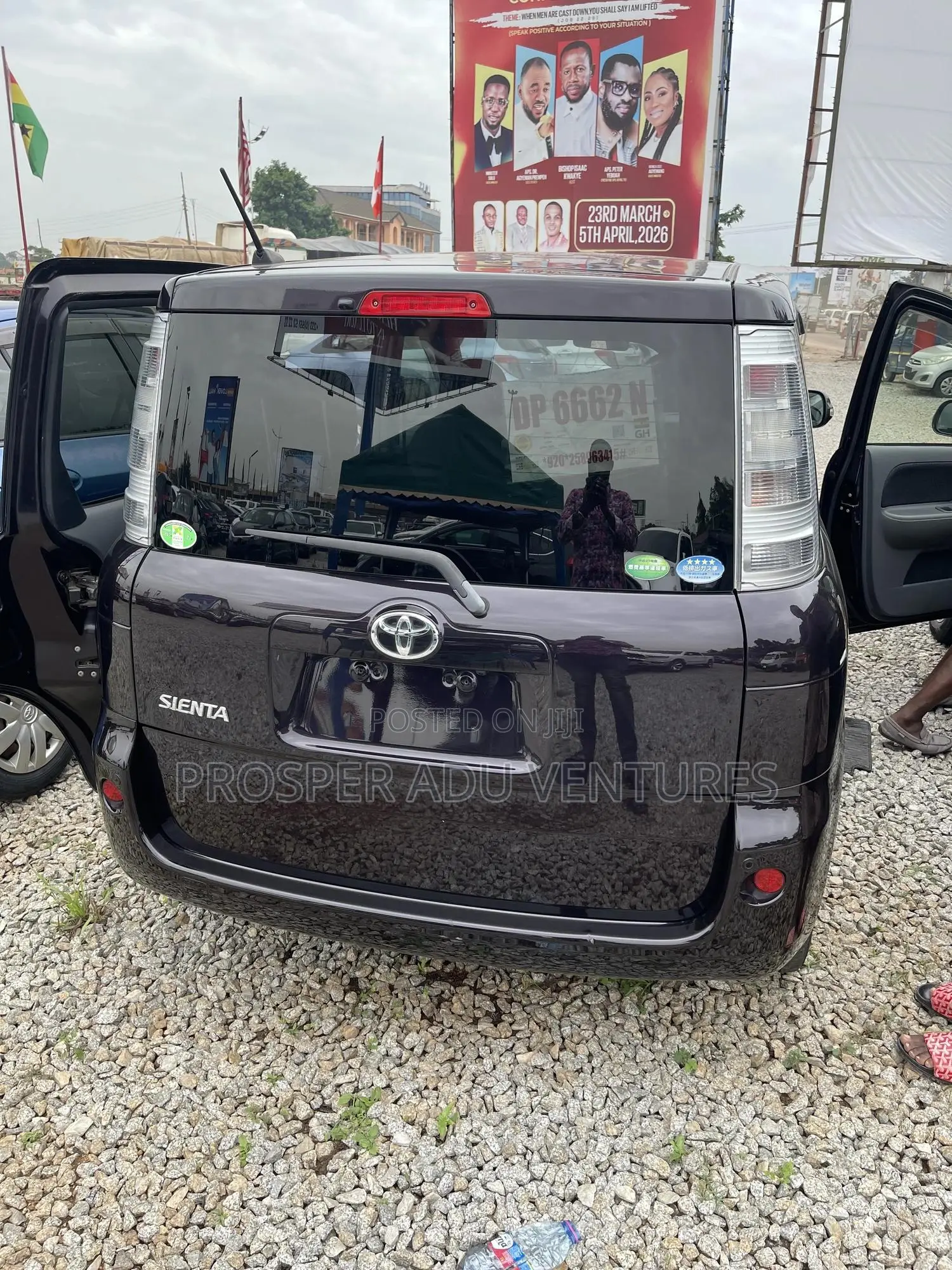 Toyota Sienta 1.5 FWD 2013