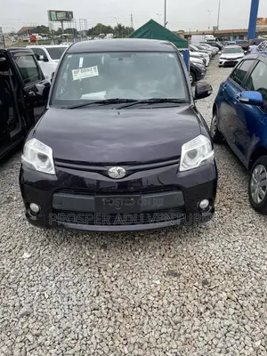 Toyota Sienta 1.5 FWD 2013