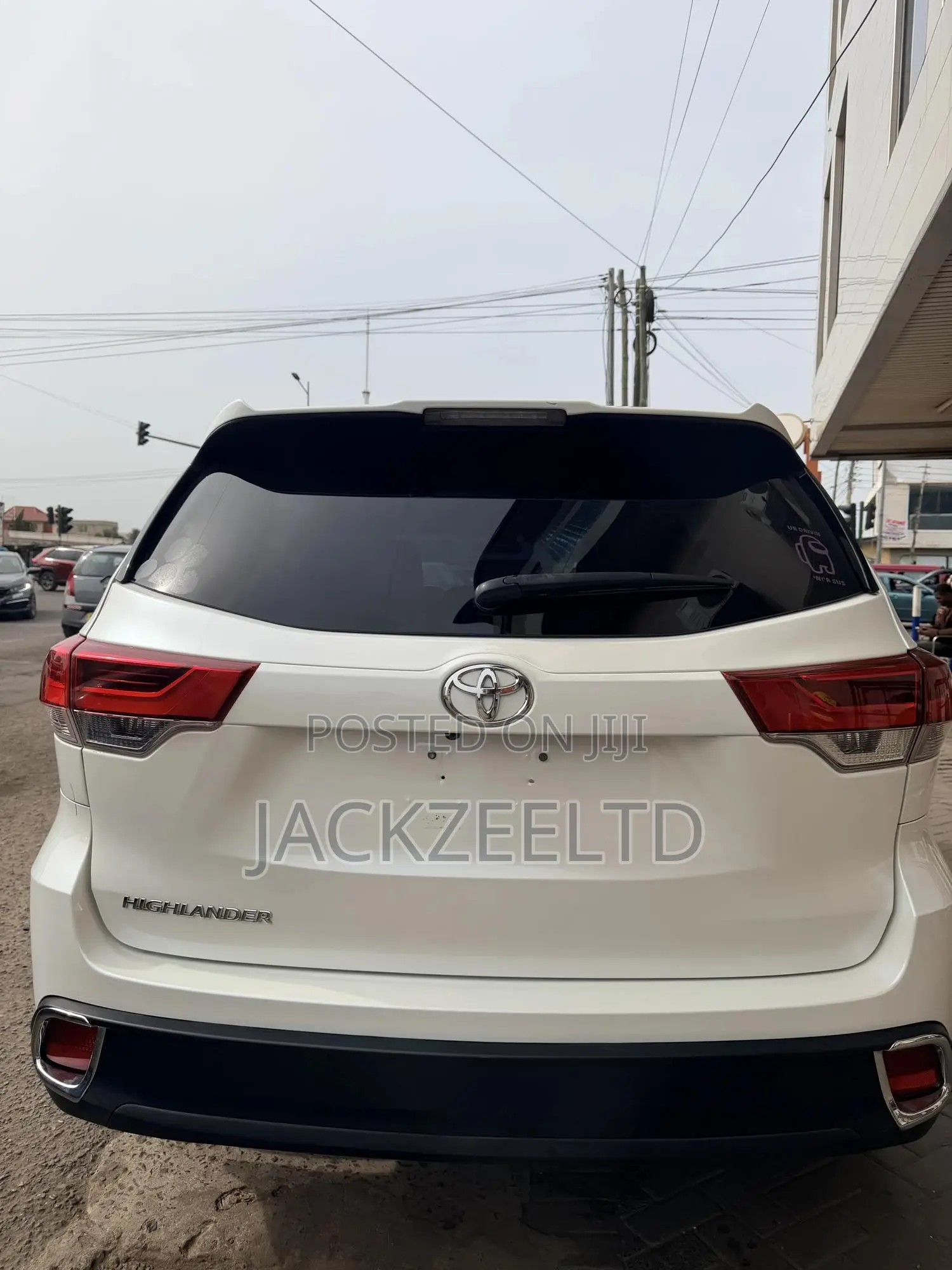 Toyota Highlander LE 2019 White