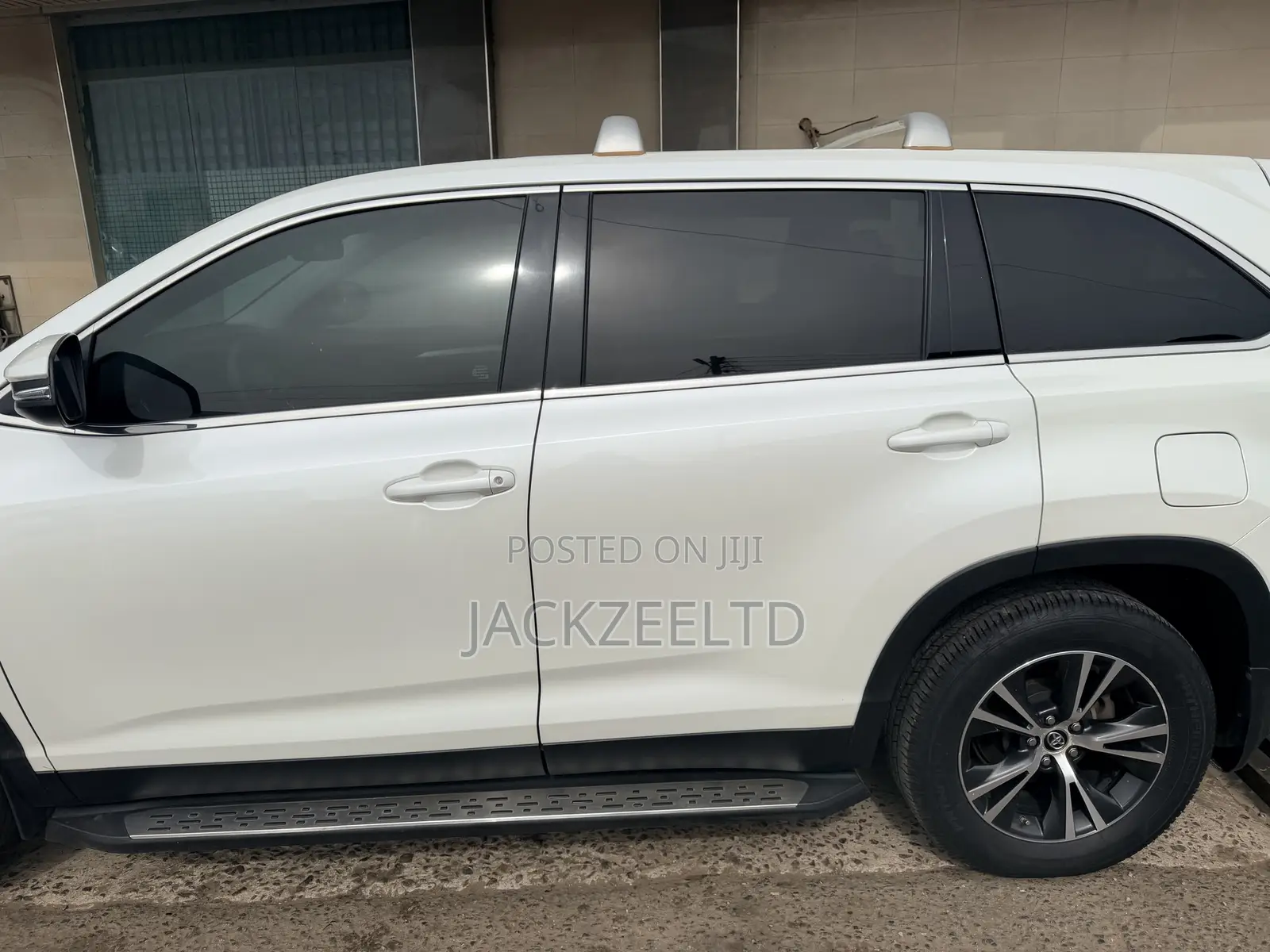 Toyota Highlander LE 2019 White