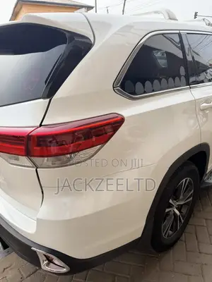 Toyota Highlander LE 2019 White