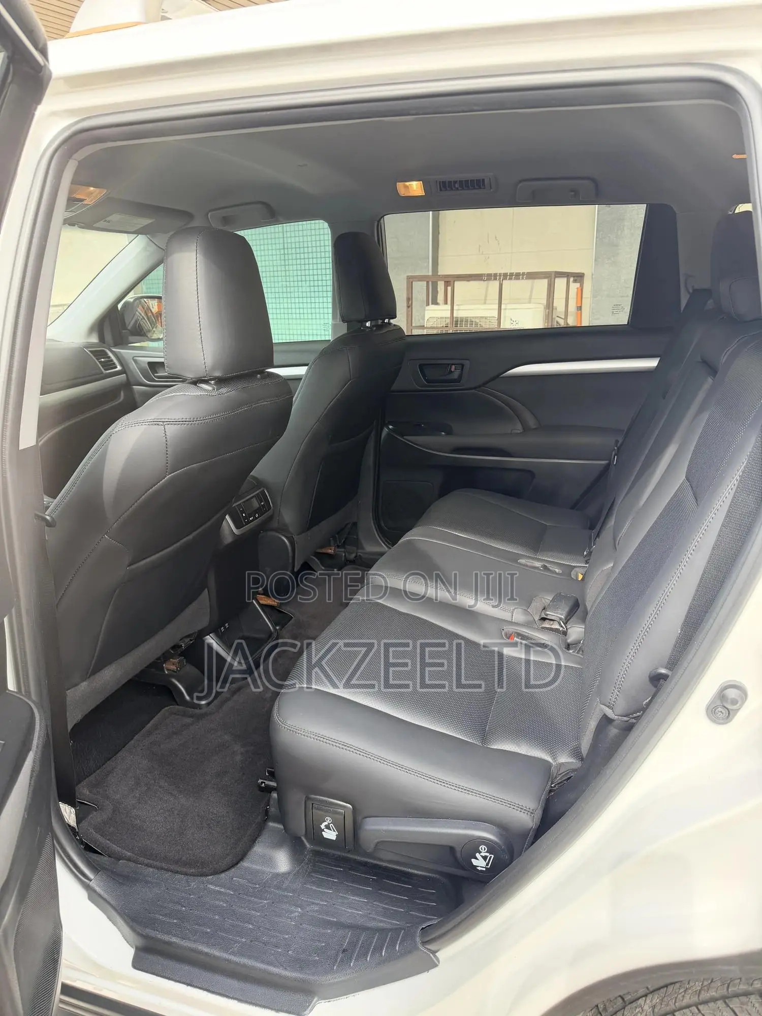 Toyota Highlander LE 2019 White