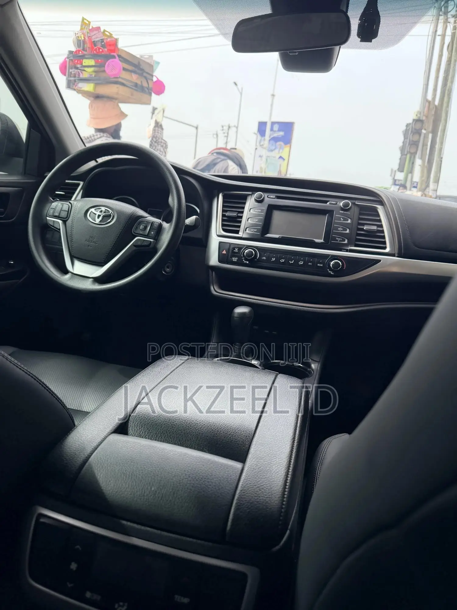 Toyota Highlander LE 2019 White