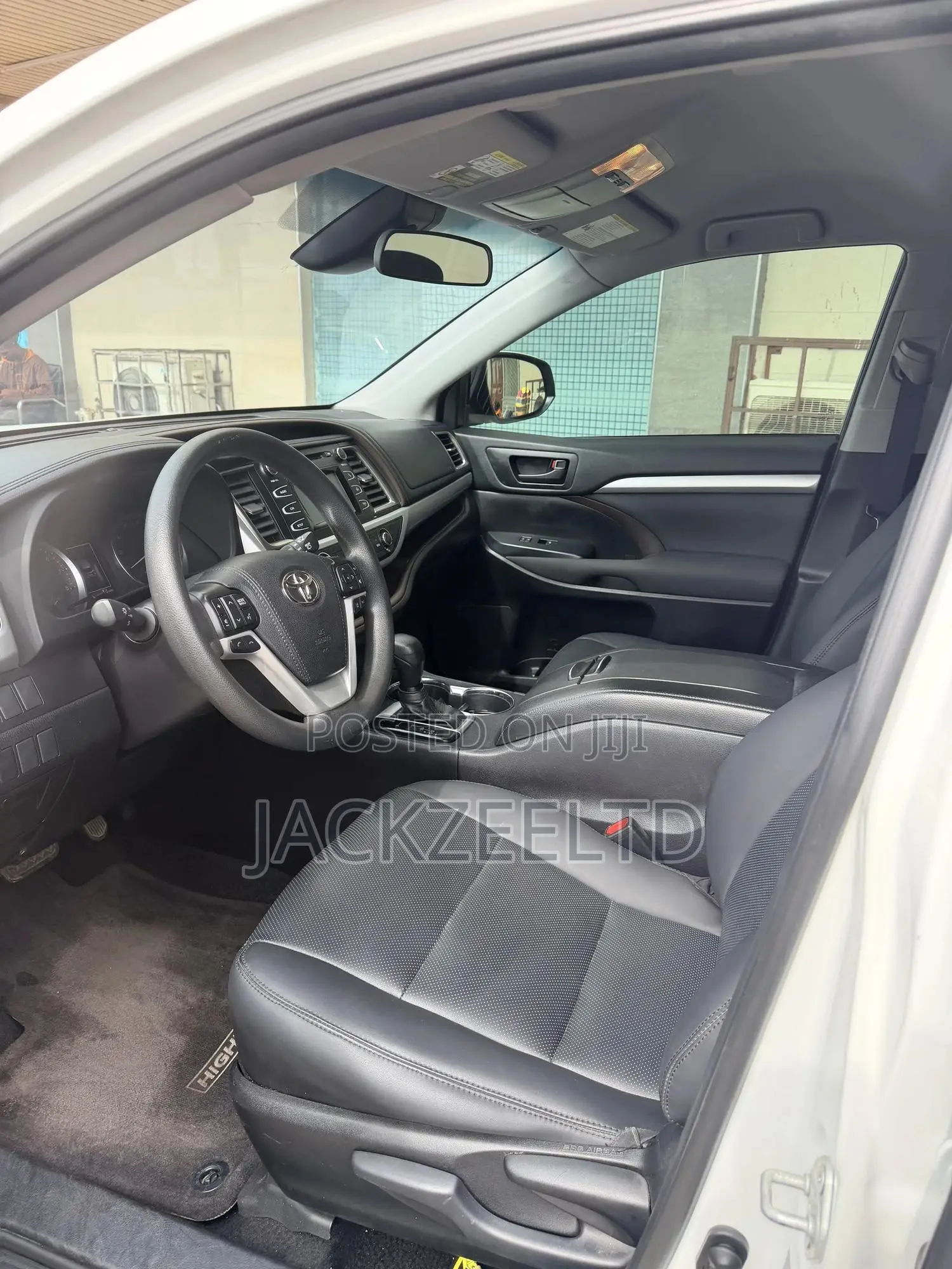 Toyota Highlander LE 2019 White