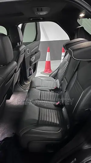 Land Rover Discovery HSE Luxury 4x4 2017 Black