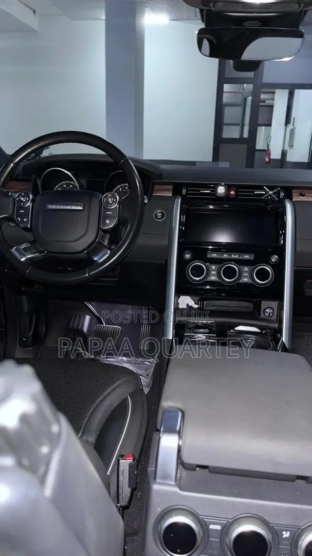 Land Rover Discovery HSE Luxury 4x4 2017 Black