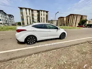 Hyundai Elantra Limited 4dr Sedan (1.8L 4cyl 6A) 2014 White