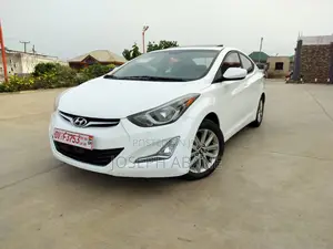 Hyundai Elantra SE Sedan FWD (1.8L 4cyl 6M) 2016 White