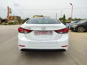 Hyundai Elantra SE Sedan FWD (1.8L 4cyl 6M) 2016 White