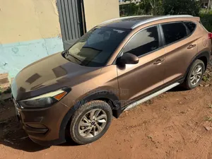 Hyundai Tucson SE AWD 2017 Brown
