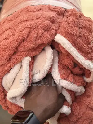 Experience Hotel Level Comfort With This Cotton Fluffy Mattres Cover