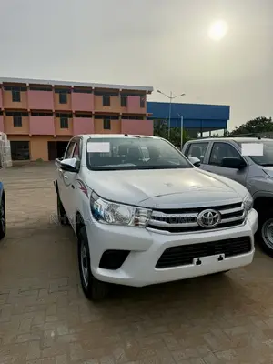 New Toyota Hilux 2025 White