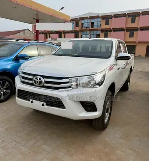 New Toyota Hilux 2025 White