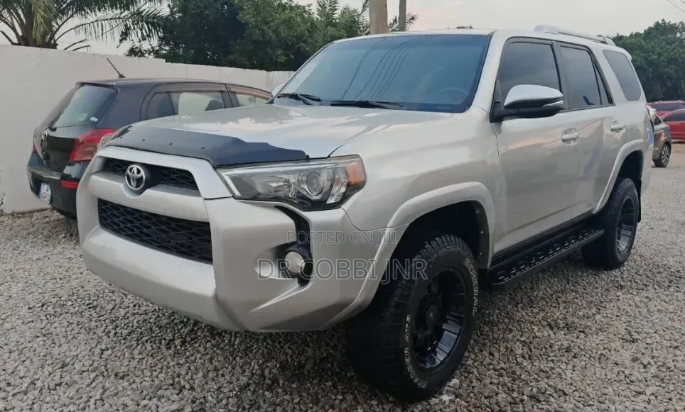 Toyota 4-Runner SR5 4dr SUV 4WD (4.0L 6cyl 5A) 2015 Silver