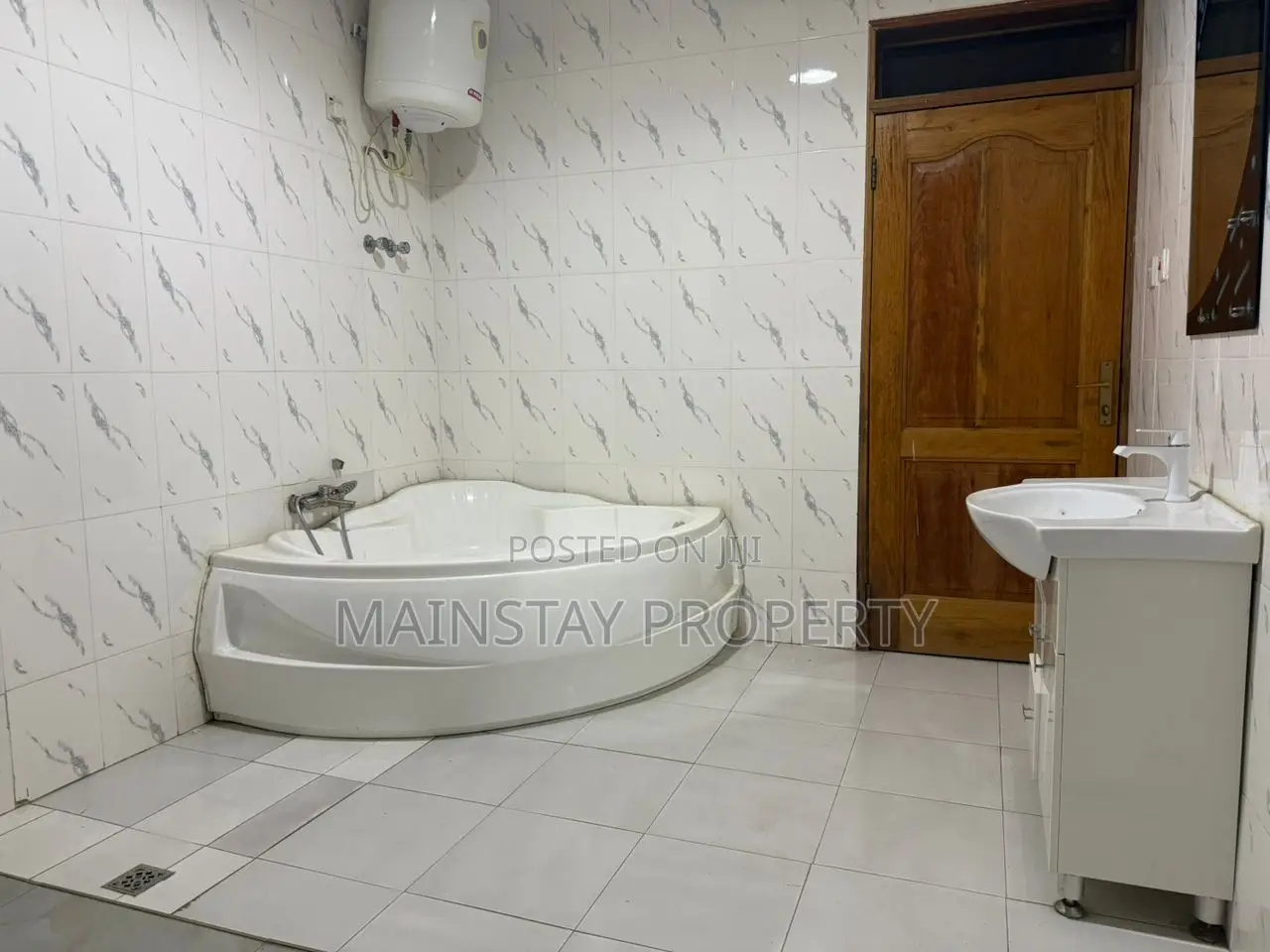 7bdrm House in Mainstay Estates, Haatso for sale