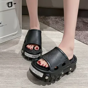 Black Thick-Soled Metallic Outer Wear Half-Drag