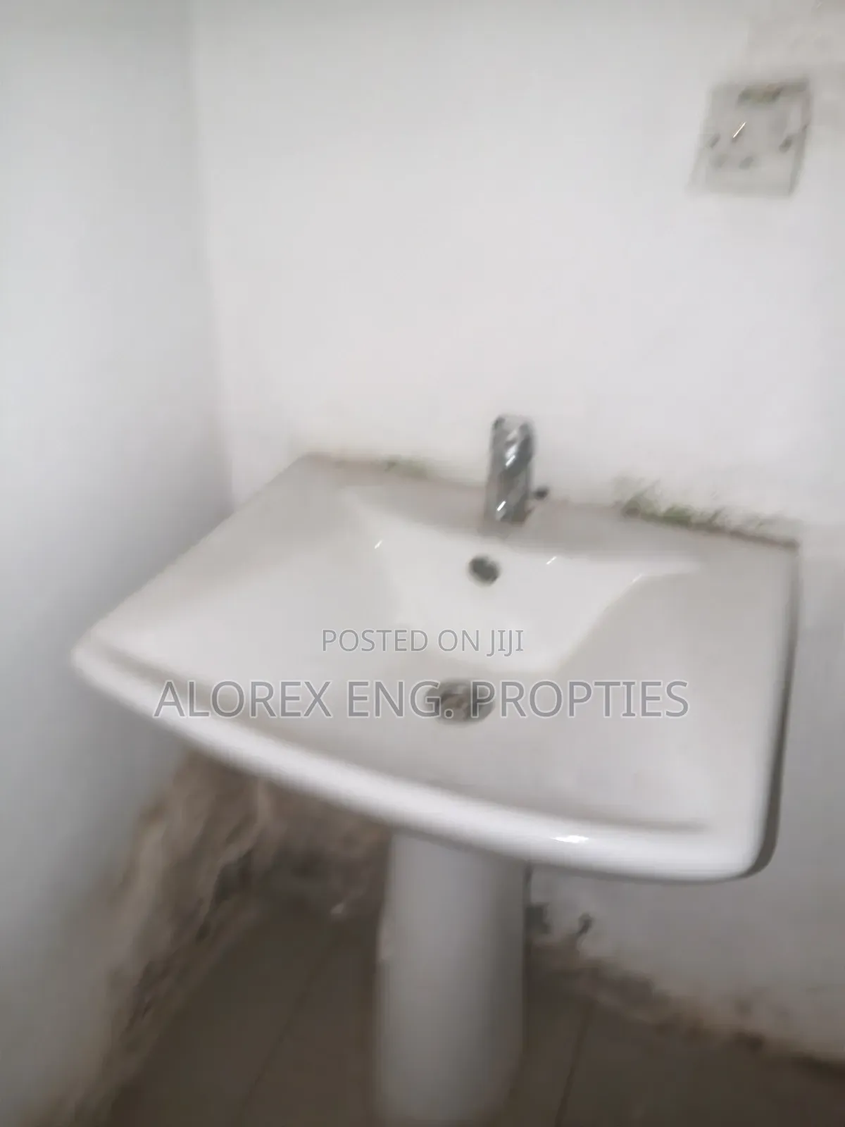 2bdrm Apartment in Adenta, Frafraha for rent