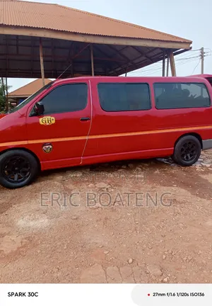 Toyota HiAce 2001 Red